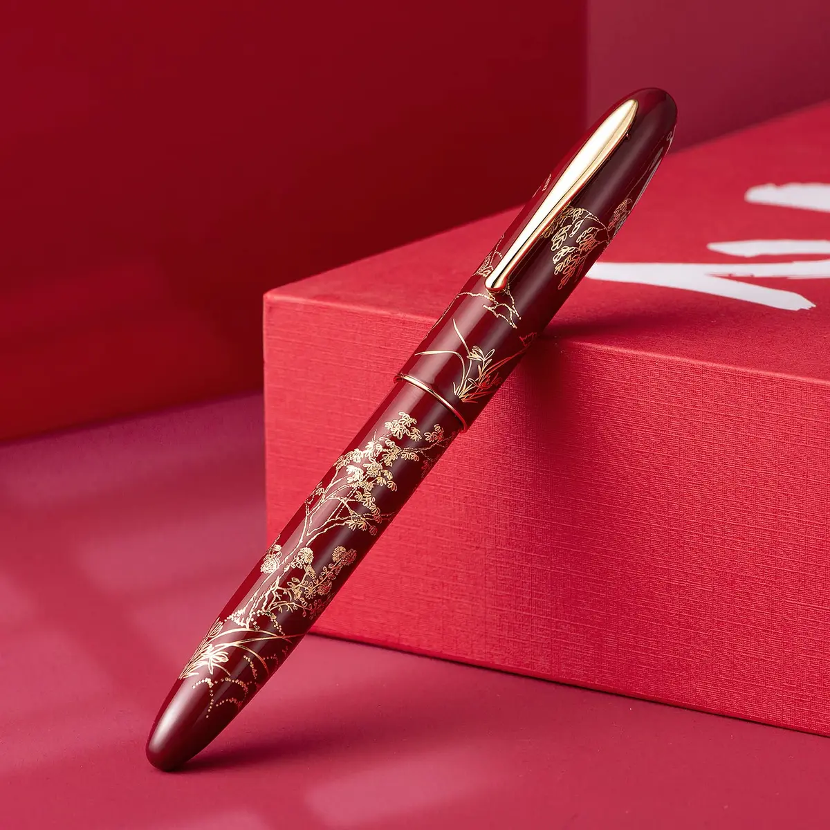 HONG DIAN N23 Red Rabbit Fountain Pen Long Blade Medium Nib Gold Trim | Smooth Writing Instrument - view 5