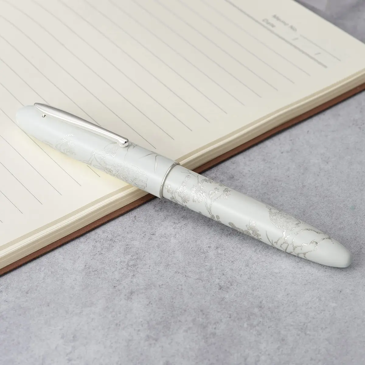 HONG DIAN N23 White Rabbit Fountain Pen, Long Blade Medium Nib Silver Trim, Metal Body, 141mm (5.55 inches) | Smooth Writing Instrument for Students & Professionals - view 8
