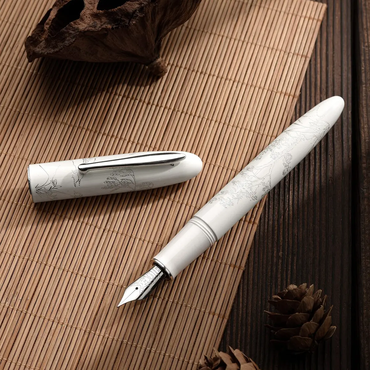 HONG DIAN N23 White Rabbit Fountain Pen, Long Blade Medium Nib Silver Trim, Metal Body, 141mm (5.55 inches) | Smooth Writing Instrument for Students & Professionals - view 4