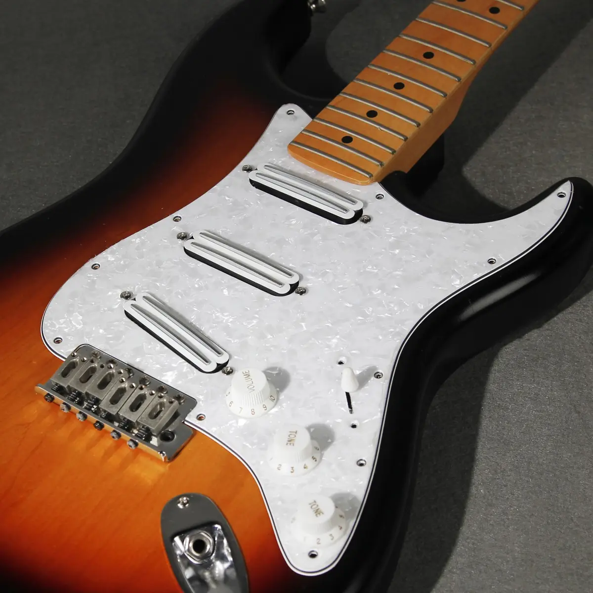 FLEOR Hot Dual Rail Humbucker Single-Coil-Sized Guitar Humbucker Pickup 12-13K | Low Noise, Easy Install, White - view 5