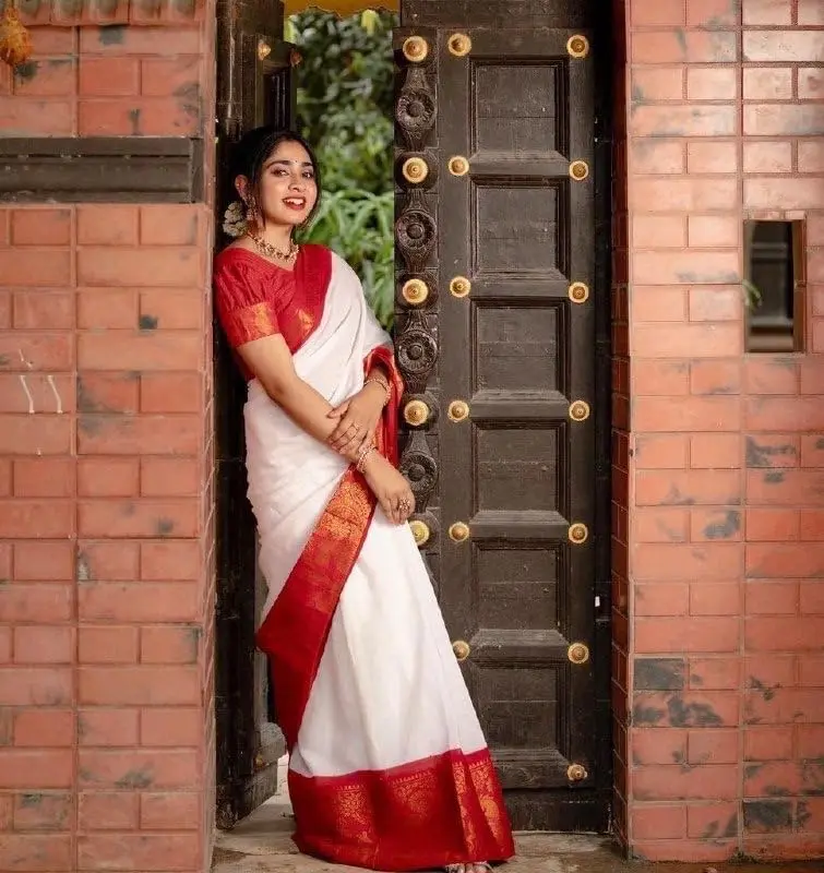 Flosive Women's Banarasi Silk Saree with Soft Silk Blouse Piece | 5.50 mtr (18 ft) Saree, 0.80 mtr Blouse - view 4
