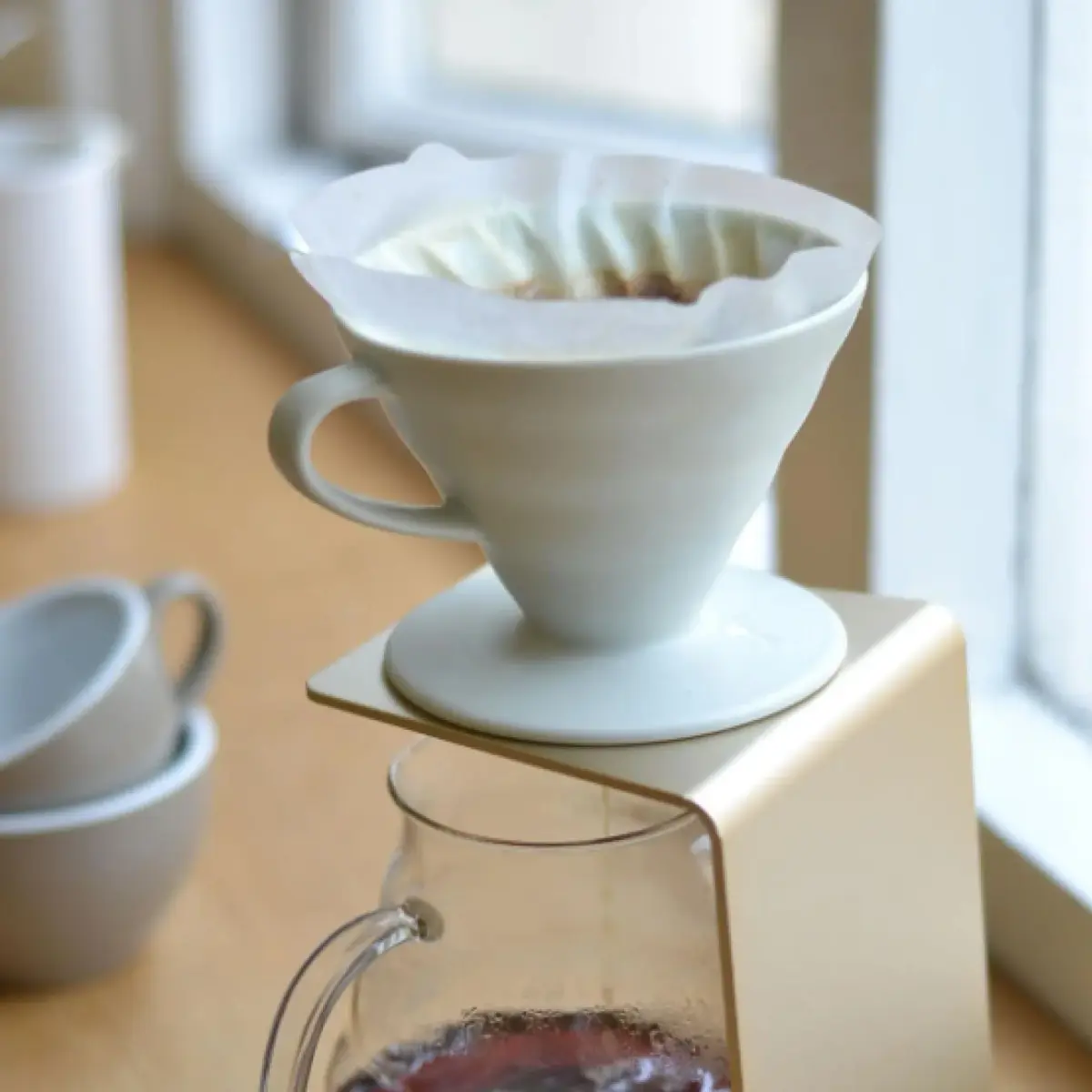 Hario V60 Ceramic Coffee Dripper Red 600ml (1-4 Cups) | Expert Pour-Over Coffee Brewer - view 6