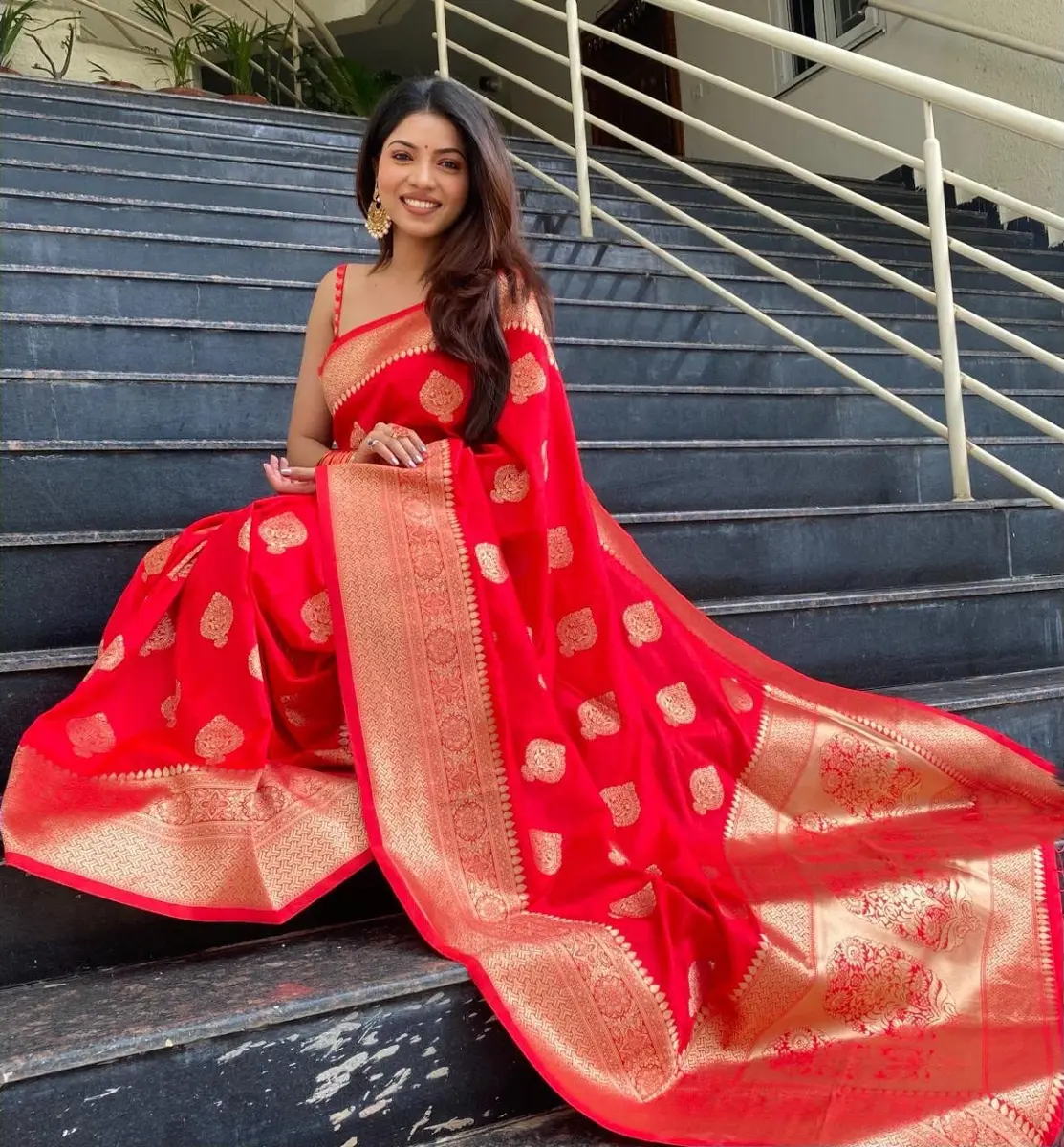 Avantika Fashion Women's Kanjivaram Soft Pure Silk Banarasi Saree with Blouse Piece, Red, 5.5m (18ft) | Jacquard Woven Traditional Indian Wear - view 4