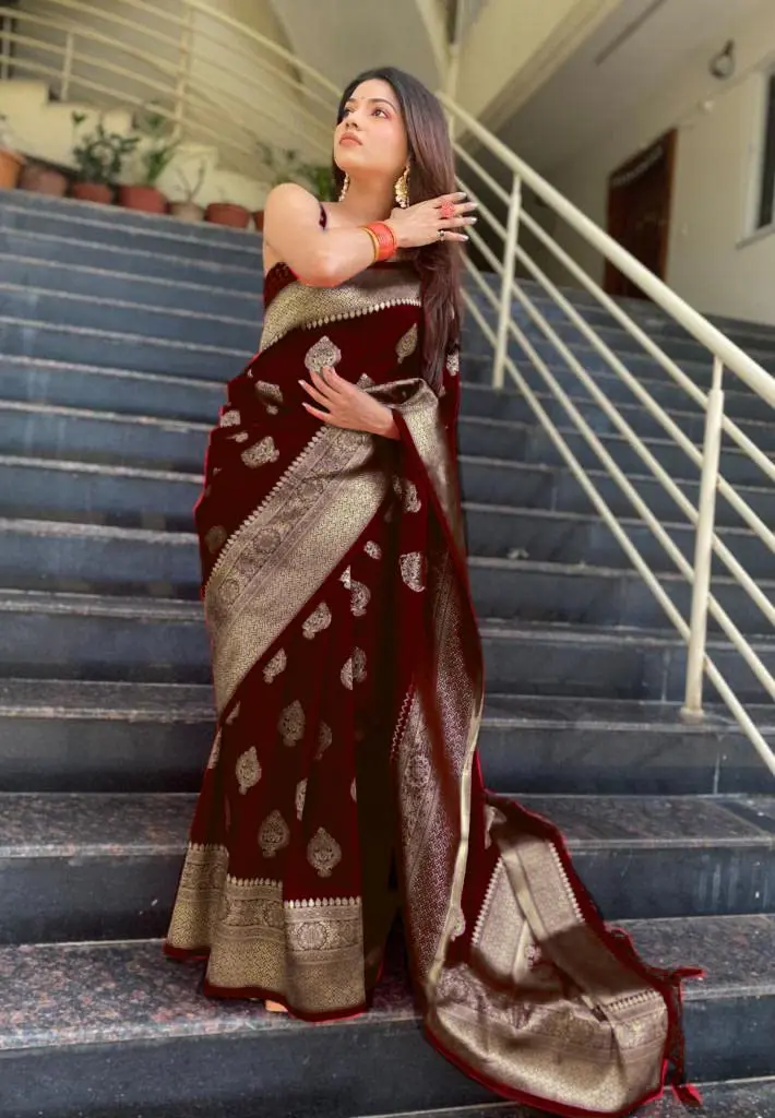 Avantika Fashion Kanjivaram Soft Pure Silk Banarasi Saree with Blouse Piece, Maroon, 610 cm (20 ft) - view 4