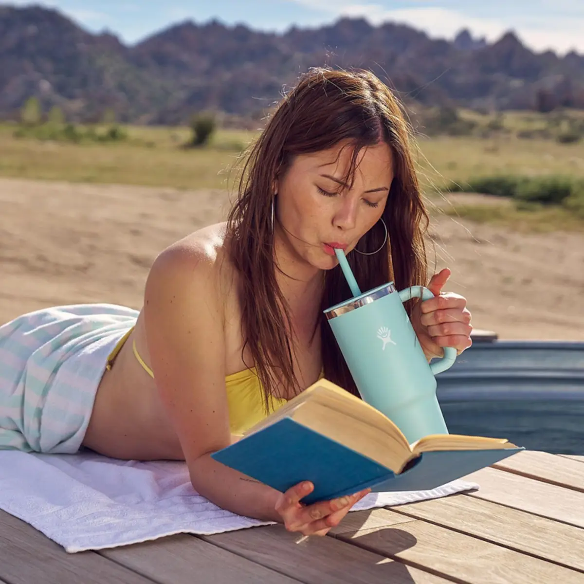 Hydro Flask Travel Tumbler with Handle, Lid and Straw - Insulated Stainless Steel 946ml (32 Oz) Dew | Keeps Drinks Cold for Hours - view 5