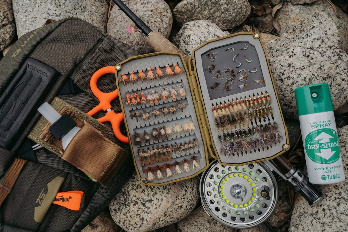 Umpqua UPG Foam Weekender Fly Box Mini Olive | Versatile Fly Storage for All Sizes - view 5