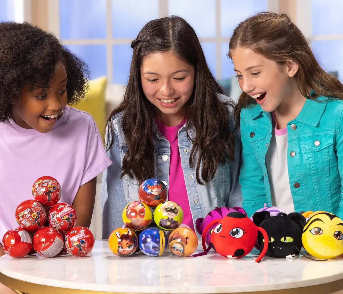 Miraculous Wyncor Ladybug 4-1 Surprise Miraball | 2.9" Plush & Metal Ball for Kids 3+ - view 3