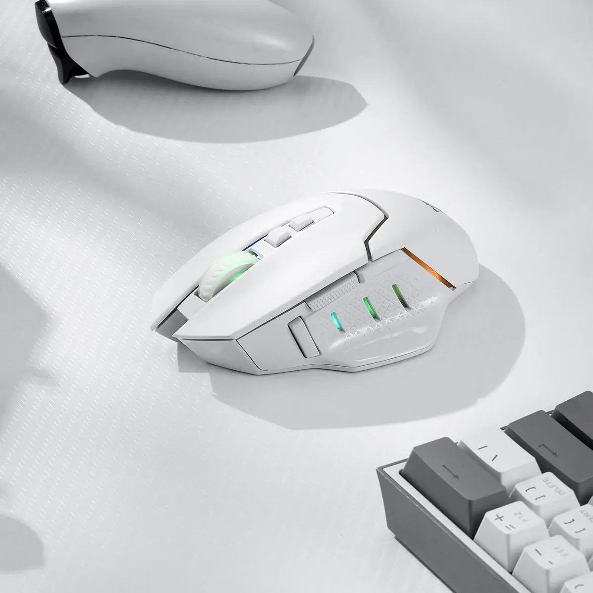 Redragon M690 PRO Wireless Gaming Mouse 8000 DPI White | Ergonomic PC/Mac Gamer Mouse - view 2