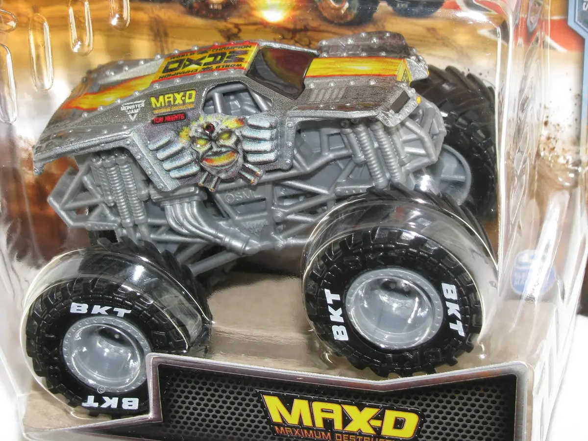 Monster Jam 2023 Spin Master 1:64 Diecast Truck Series 30 Max-D | Authentic Monster Jam Replica for Kids - view 3