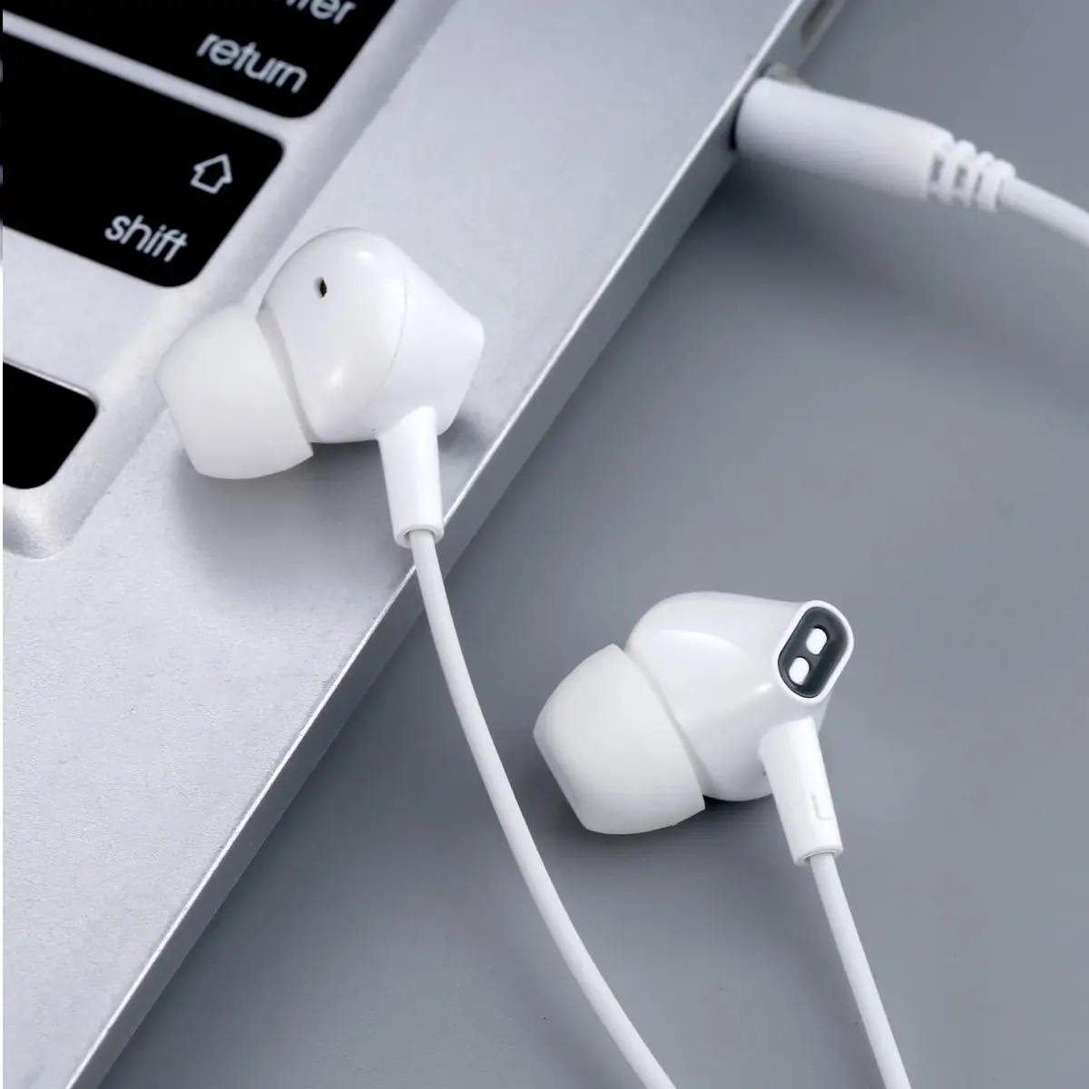 Aylaa Wired Earbuds Headphones for School with Microphone Noise Isolating Stereo Bass in-Ear Earphones – for Smartphones, Tablets, Schools, Ipads, Multiuse - 3.5mm Plug in Audio Jack - White - view 4