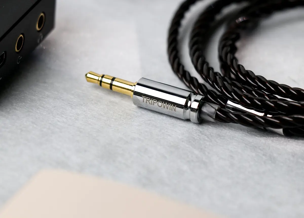 Linsoul Tripowin Mirage IEM Cable, 4N OCC, 1.2m, Recessed 2-Pin | HiFi Upgrade for Earphones - view 5