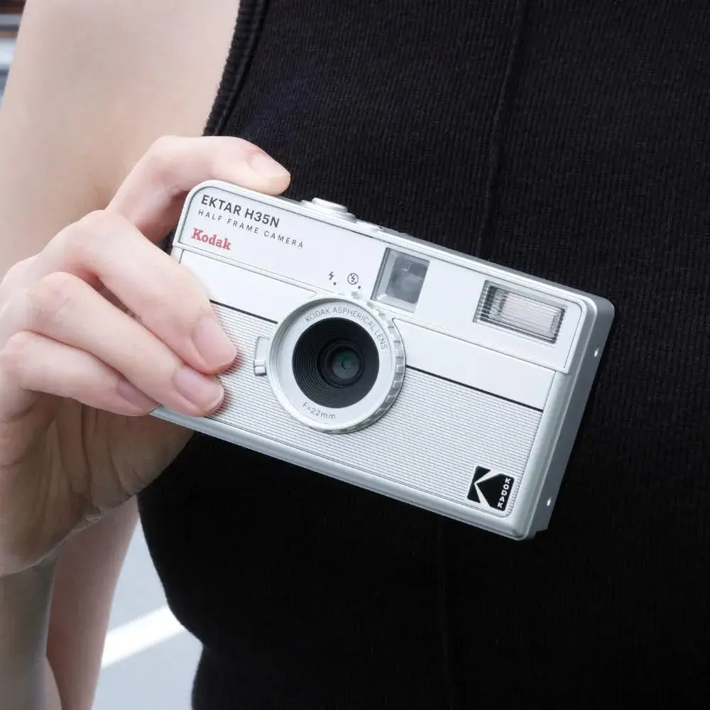 Kodak EKTAR H35N Half Frame Film Camera, 35mm, Striped Silver | Built-in Star Filter, Bulb Function - view 7