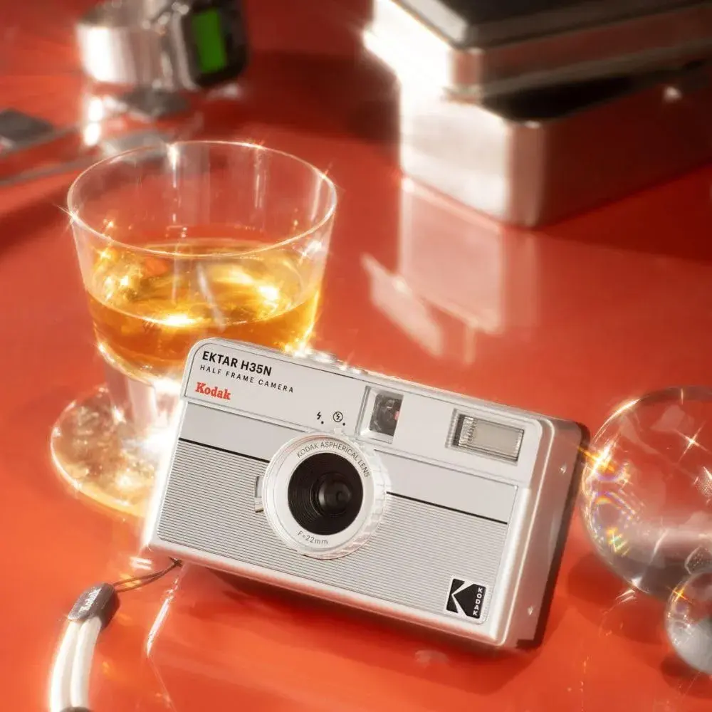 Kodak EKTAR H35N Half Frame Film Camera, 35mm, Striped Silver | Built-in Star Filter, Bulb Function - view 8