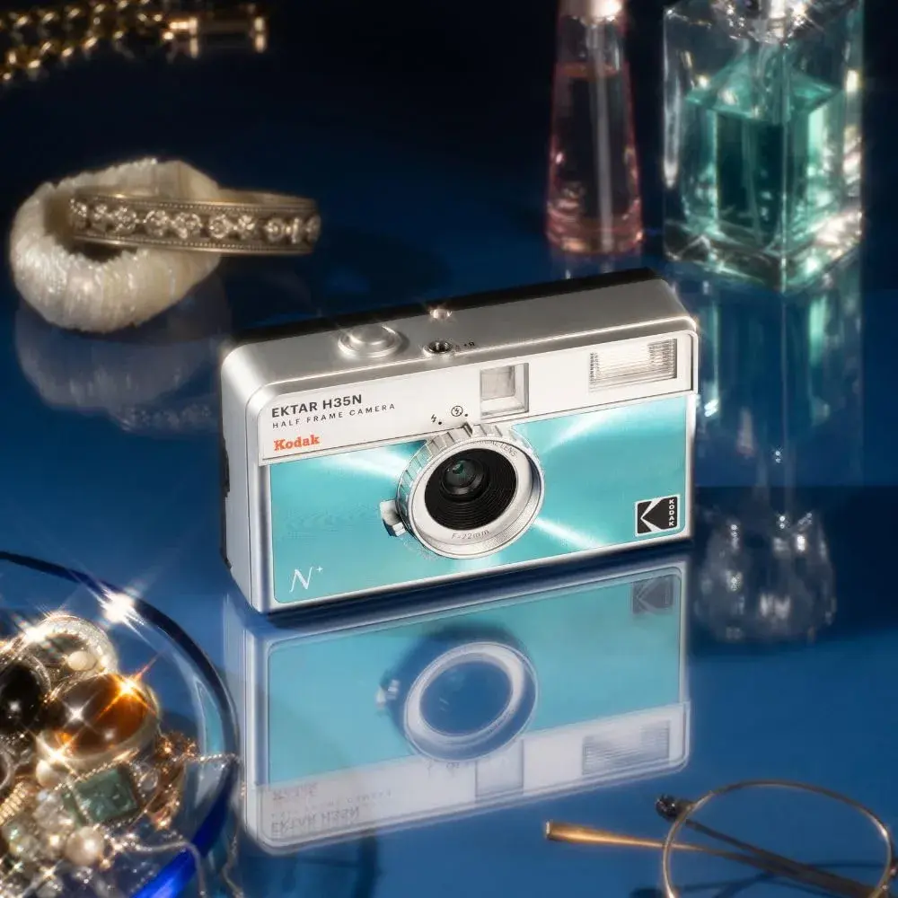 KODAK EKTAR H35N Half Frame Film Camera, 35mm, Reusable, Focus-Free, Bulb Function, Built-in Star Filter, Coated Improved Lens, Glazed Blue (110g) - view 8