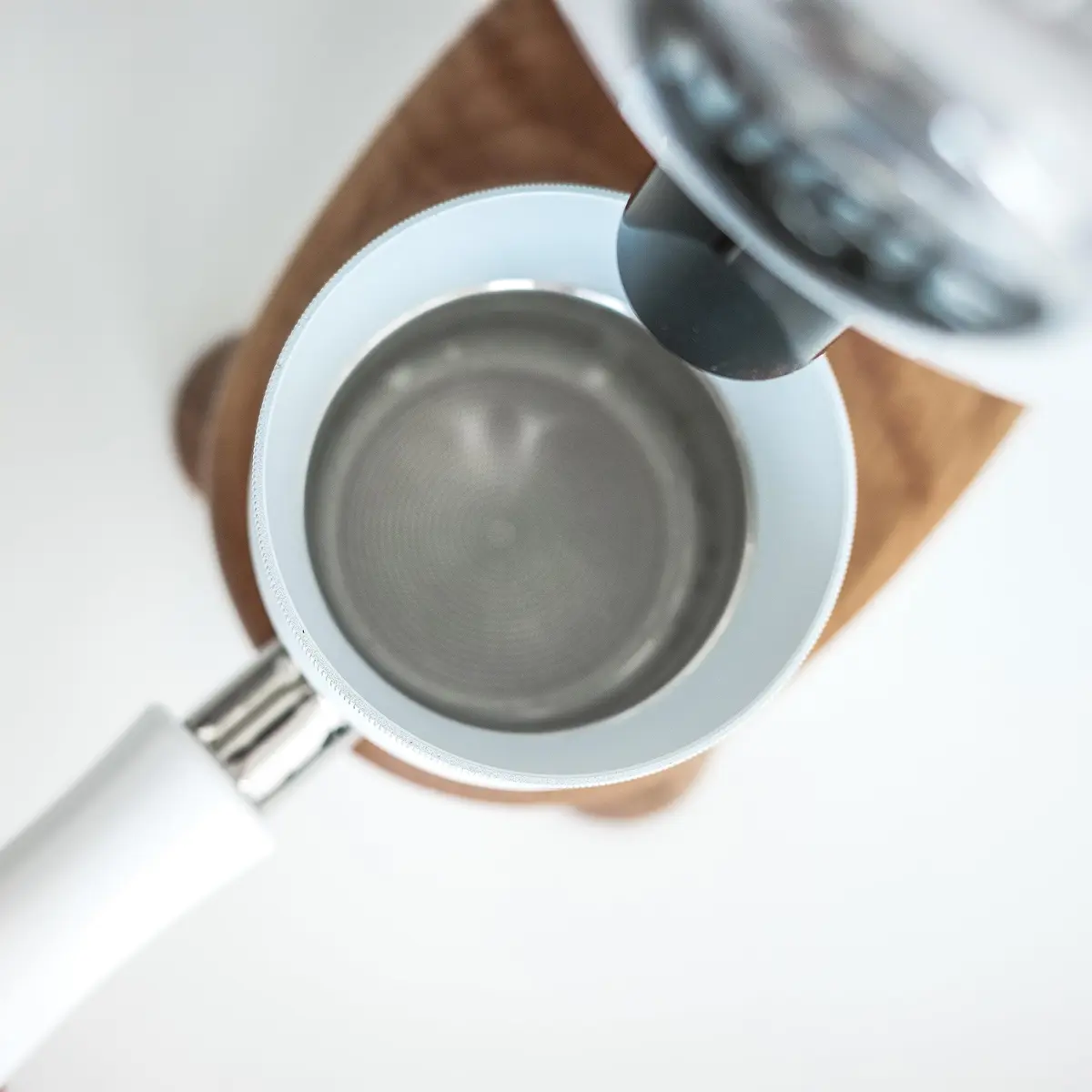 Normcore 58mm Magnetic Dosing Funnel V2 White | Espresso Coffee Dosing Ring with 9 Neodymium Magnets - view 3