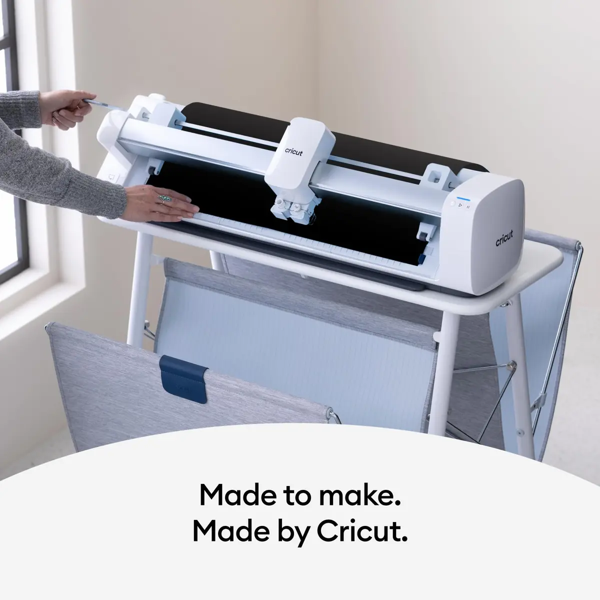 Cricut Venture Smart Iron-On, Pink | 5ft Roll (25' x 60') | Heat Transfer Vinyl, Compatible with Cricut Venture - view 4