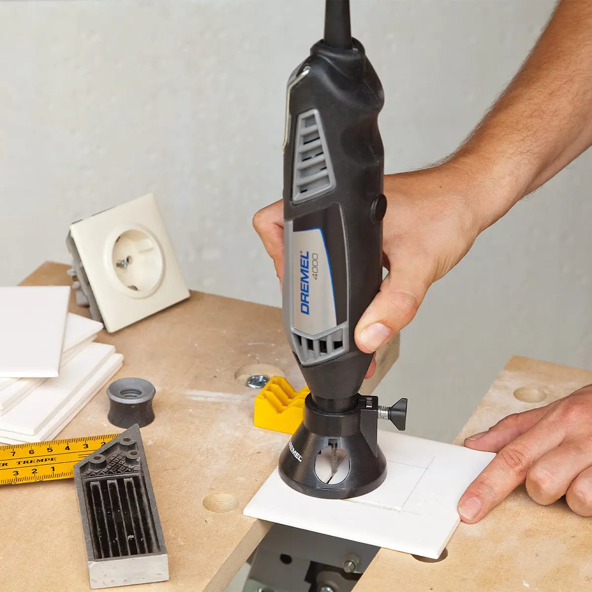 Dremel 562 Tile Cutting Bit, 3.2mm (1/8 Inch) Shank, Pack of 2 | Cuts Ceramic Wall Tile & Plaster - view 4