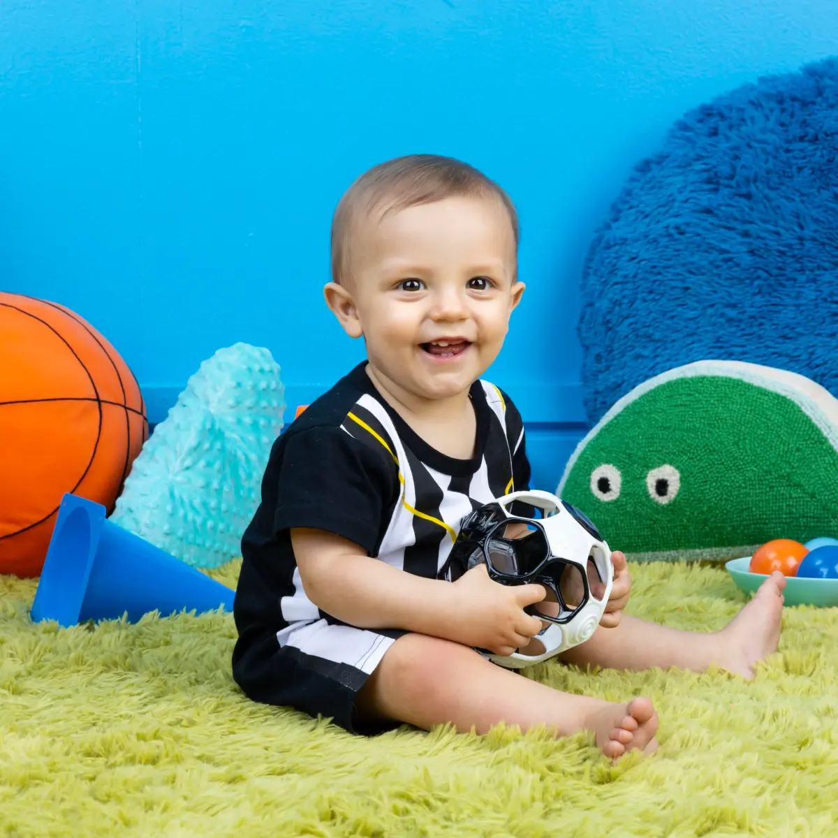 Bright Starts Oball Grippin' Goals Rattle Soccer Ball 12.7cm (5") | BPA-Free Baby Toy for Newborns & Up - view 5