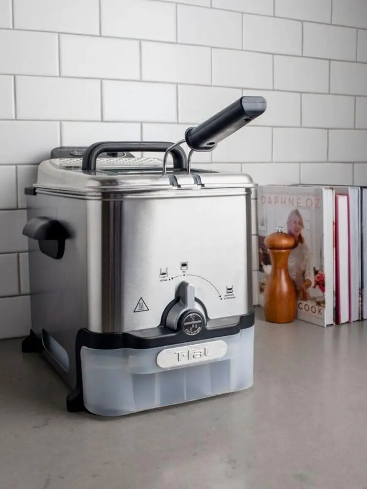 T-Fal EZ Clean Compact Electric Deep Fryer 1.8L | Oil Filtration & Adjustable Thermostat - view 9