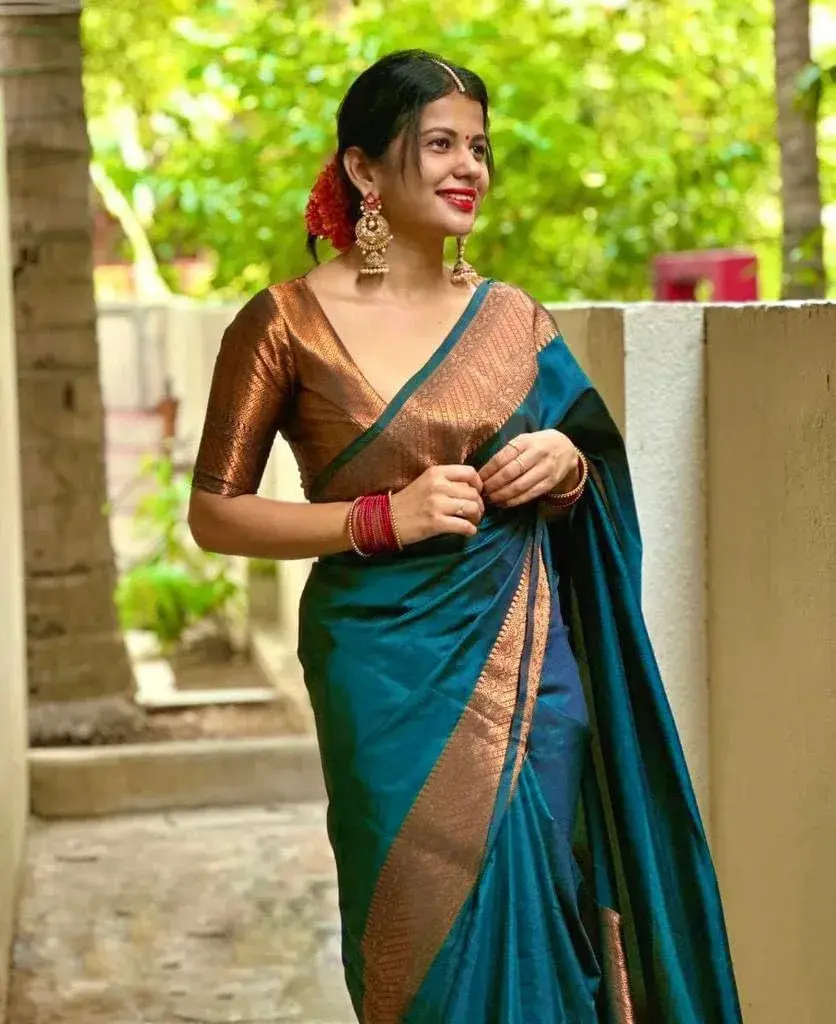 Avantika Fashion Kanjivaram Soft Pure Silk Banarasi Saree with Blouse Piece | 5.3m Saree, 0.8m Blouse - view 6