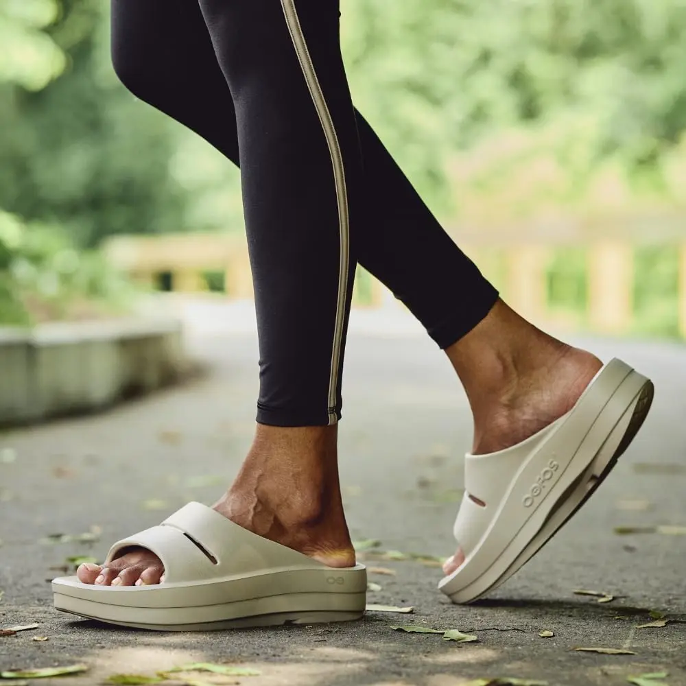 OOFOS OOmega OOahh Recovery Sandal Women’s Size 10 | Impact-Absorbing OOfoam for Active Recovery - view 2