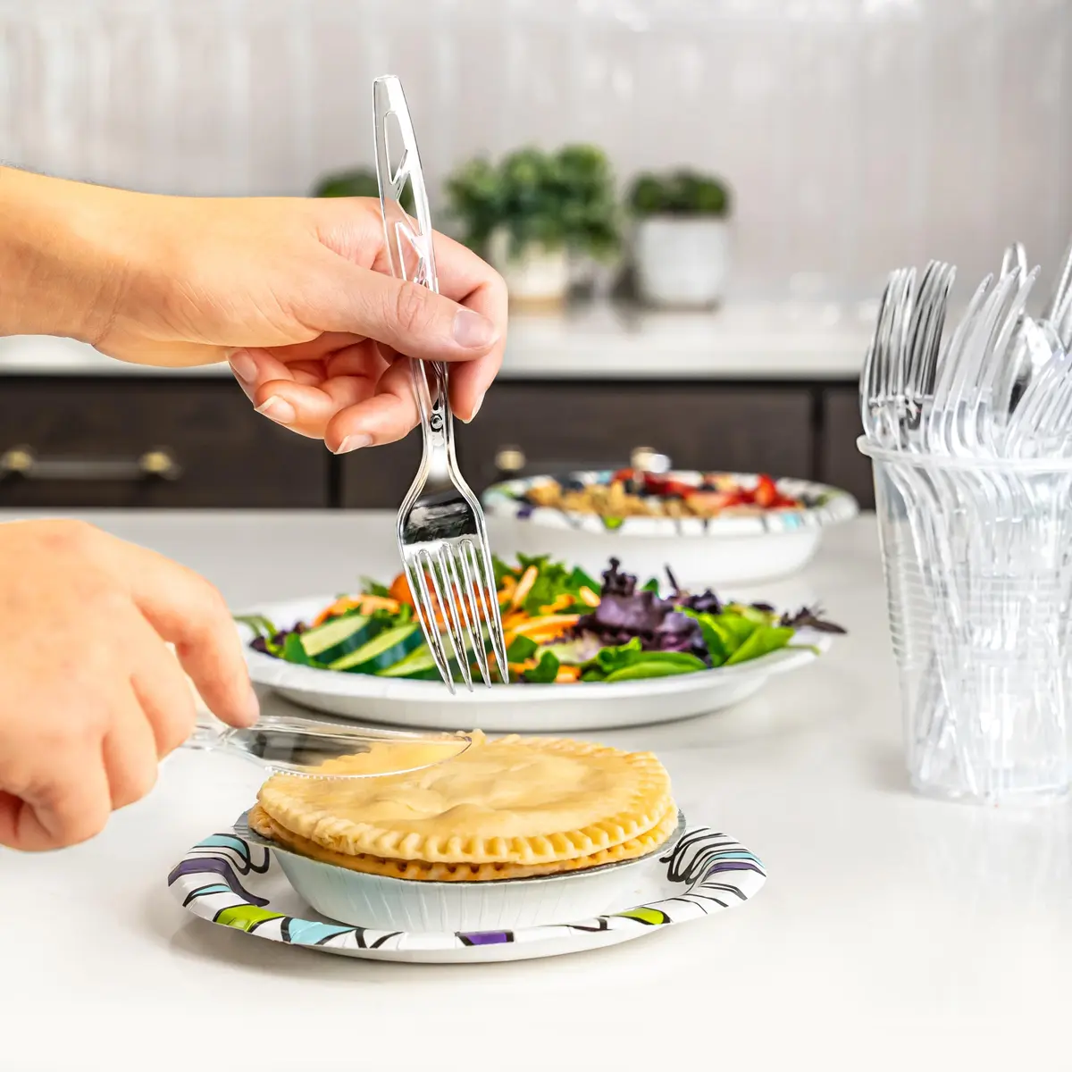 Amazon Basics Disposable Clear Plastic Cutlery Set 192 Count | Value Pack Flatware - view 5