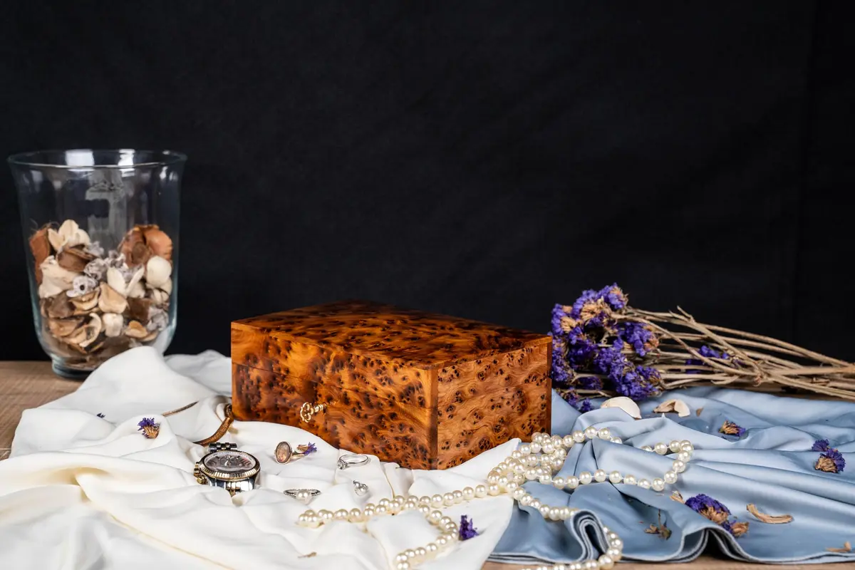 BAZAARDI Hand Carved Wooden Jewelry Box 6x4.35x3 in | Lockable Moroccan Thuya Burl - view 4