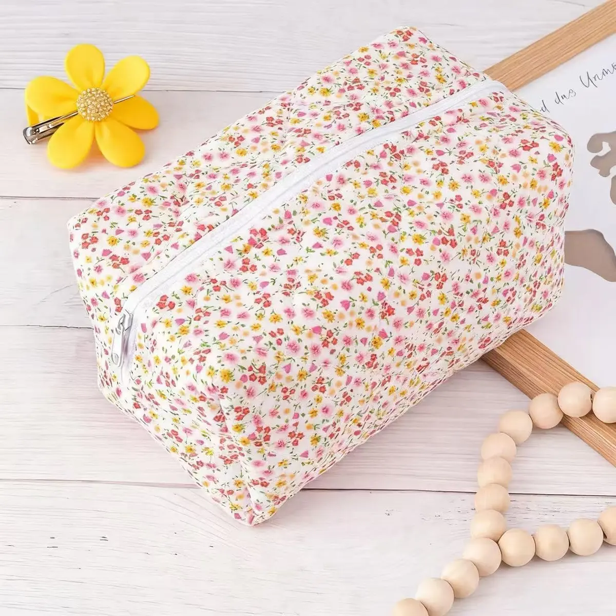 MZLUWM Puffy Coquette Floral Quilted Makeup Bag Large Fashionable Travel Pouch Cute Pink 20cm (7.8in) x 12cm (4.7in) x 10cm (4in) - view 2