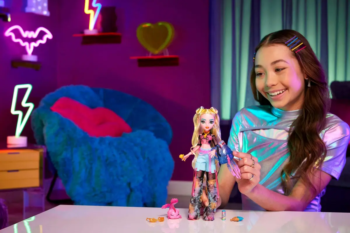 Monster High Lagoona Blue Doll in Cargo Pants | Poseable Sea Monster with Accessories for Kids 4+ - view 2