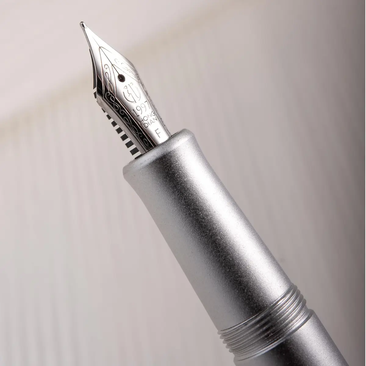 HONG DIAN M1 Fountain Pen Fine Nib Aluminium Short Travel Pen | Elegant Submarine Shape, Silver - view 4
