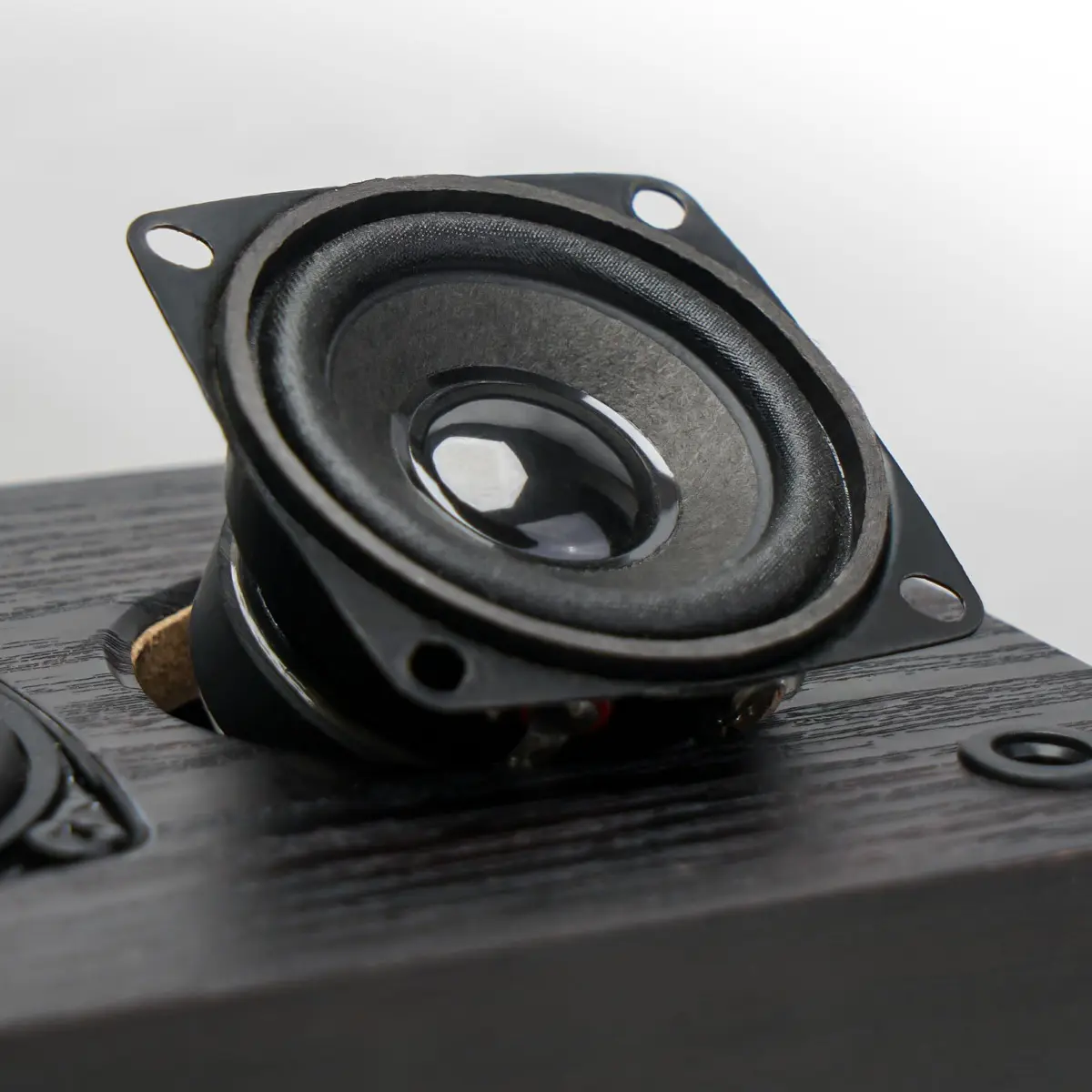 RIOWOIS Passive Bookshelf Speakers DS6500M Wood Grain | 2.75-inch Woofer, 2-inch Tweeter, 30W Peak Power, 6-ohm Impedance - view 2