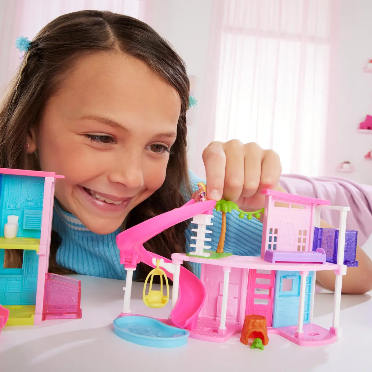 Barbie Mini BarbieLand Doll House Sets with Surprise 1.5-inch Doll & Accessories, Ages 4+ - view 2