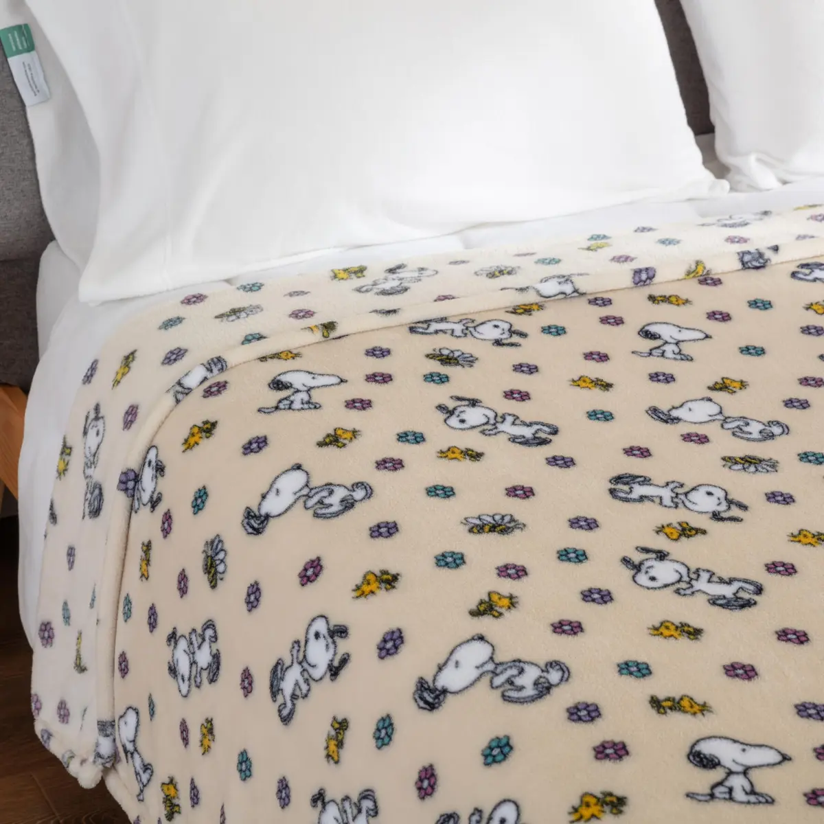 Berkshire Blanket Peanuts® VelvetLoft® Snoopy Plush Blanket Twin 60 in x 90 in | Official Peanuts® Product - view 7