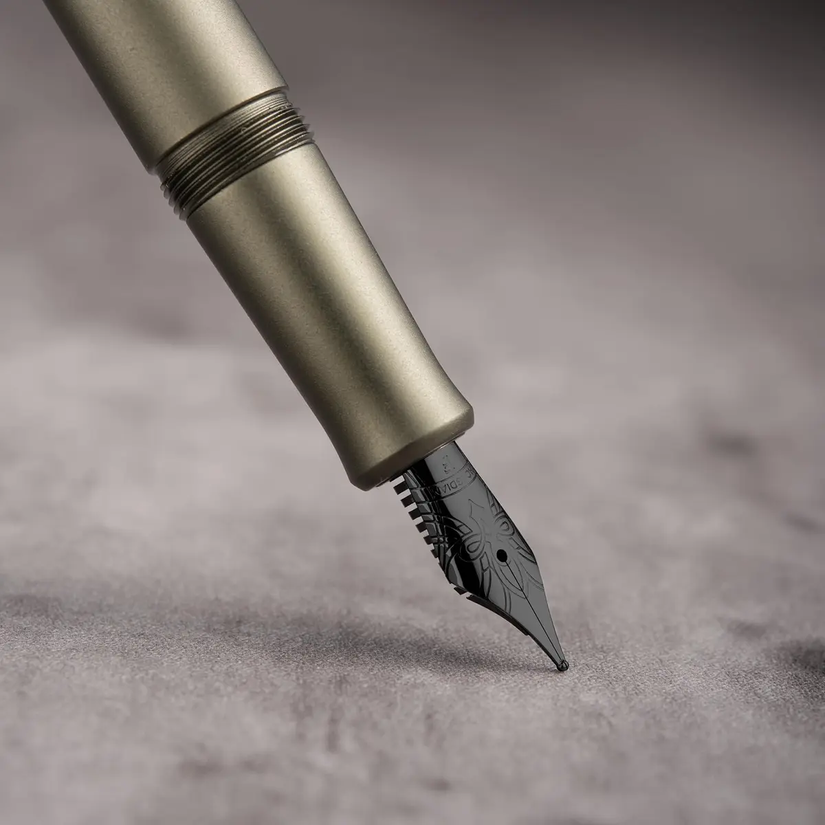 Hongdian M2 Black Forest Mini Fountain Pen Army Green 105mm (4.13 inches) | Smooth Ink Flow Writing Instrument - view 4
