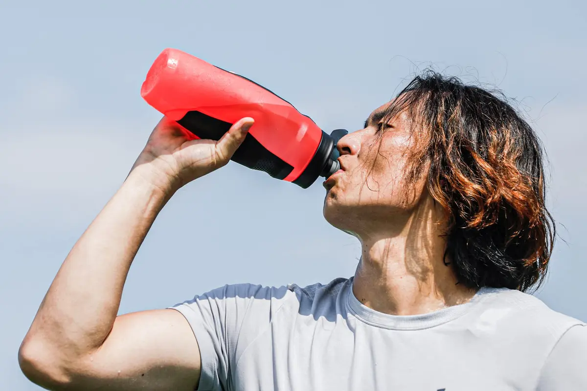 Under Armour 32oz Playmaker Squeeze Water Bottle | Leak-Proof, One-Hand Operation, Blaze Orange - view 7