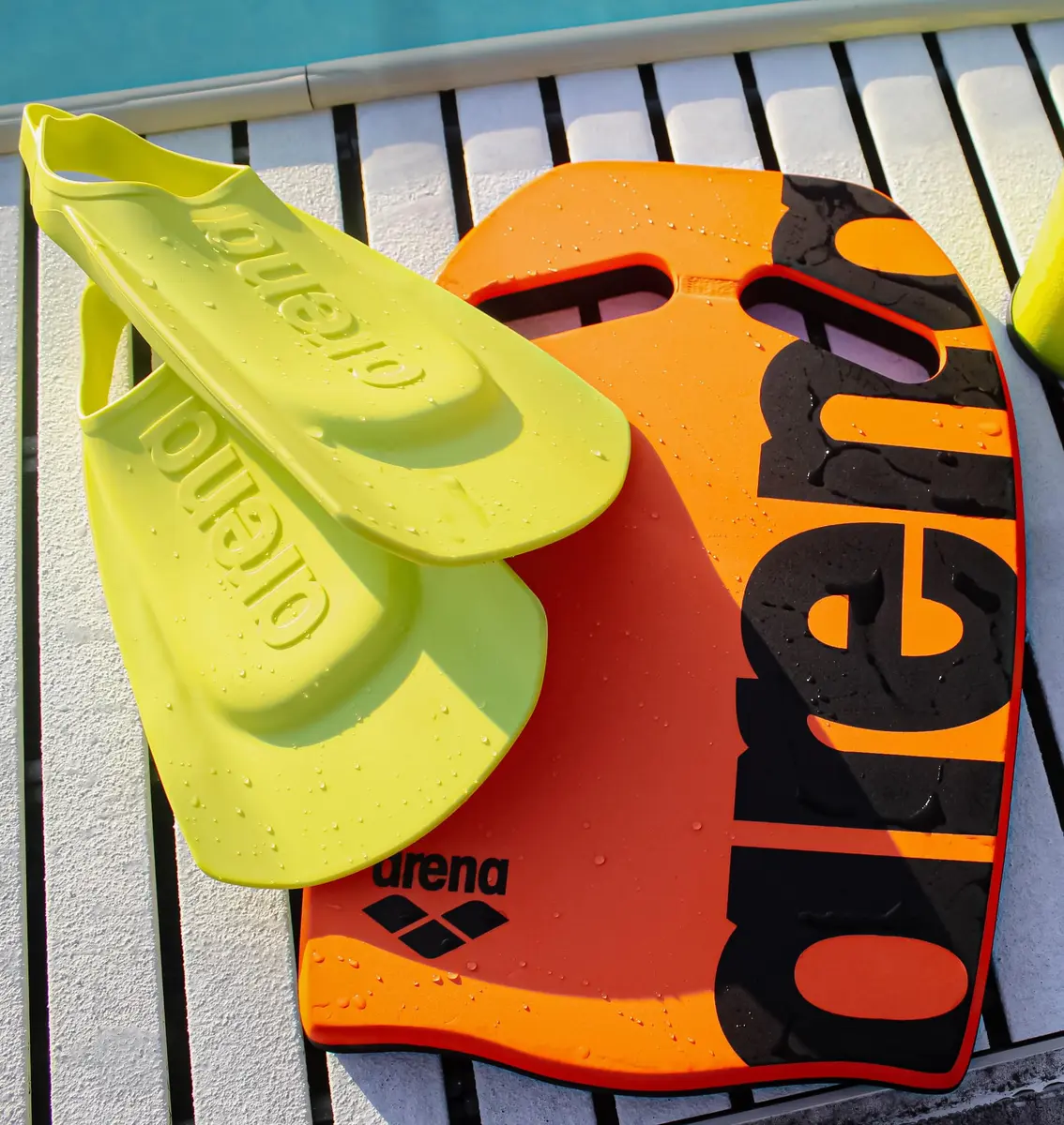 Arena Unisex Adult Lightweight Swim Training Fins for Men and Women Silicone Short Blade Flippers Open Heel Design, Black, 24-27 cm (9.5-10.5) - view 6