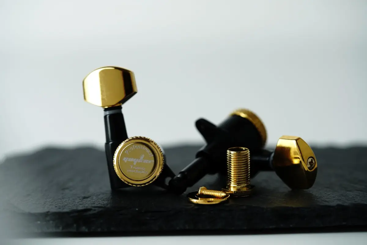 Guyker Guitar Locking Tuners (3L+3R) - 1:18 Gear Ratio, Gold+Black | Precision Tuning for Electric & Acoustic Guitars - view 4