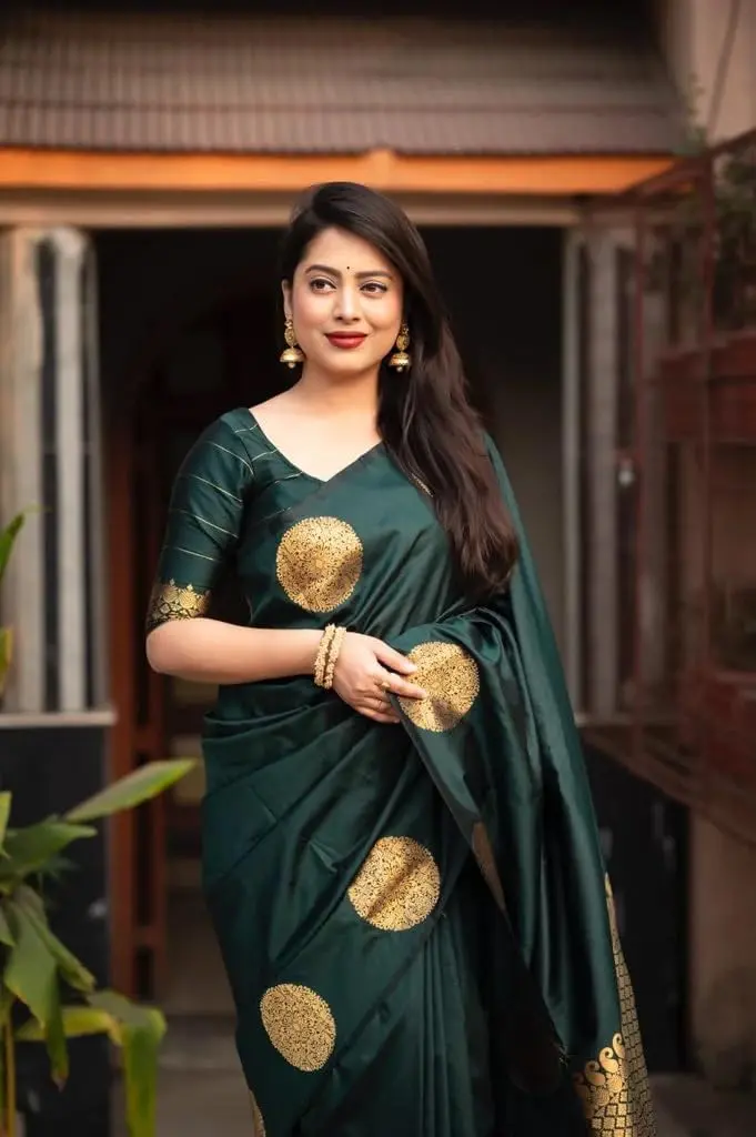 Avantika Fashion Women's Kanjivaram Silk Saree 5.3m | Elegant Banarasi Style, Green, One Size - view 2