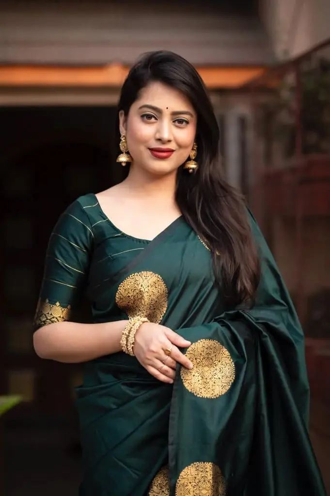 Avantika Fashion Women's Kanjivaram Silk Saree 5.3m | Elegant Banarasi Style, Green, One Size - view 4