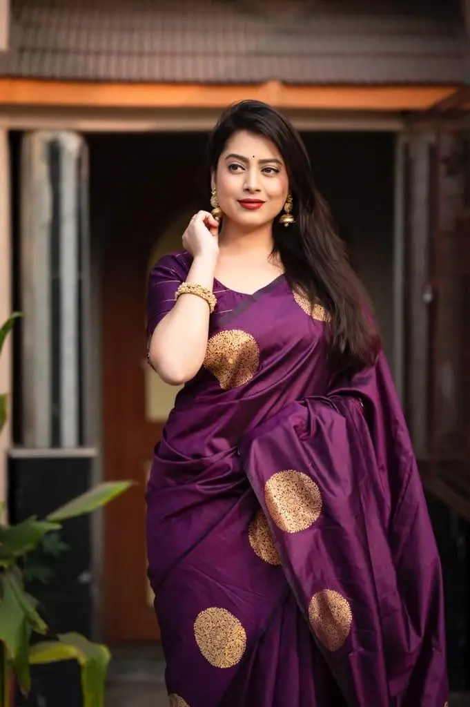Avantika Fashion Women's Kanjivaram Silk Saree 5.3m | Jacquard & Zari Work, One Size - view 2
