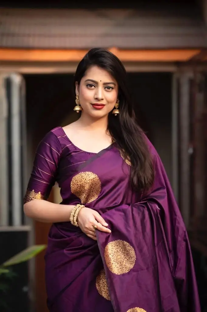 Avantika Fashion Women's Kanjivaram Silk Saree 5.3m | Jacquard & Zari Work, One Size - view 3