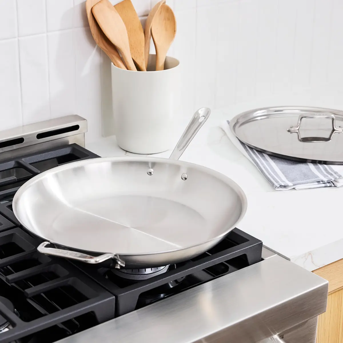 All-Clad D5 Stainless Steel 10" Frying Pan with Lid | Made in USA, Oven Safe up to 600°F - view 3