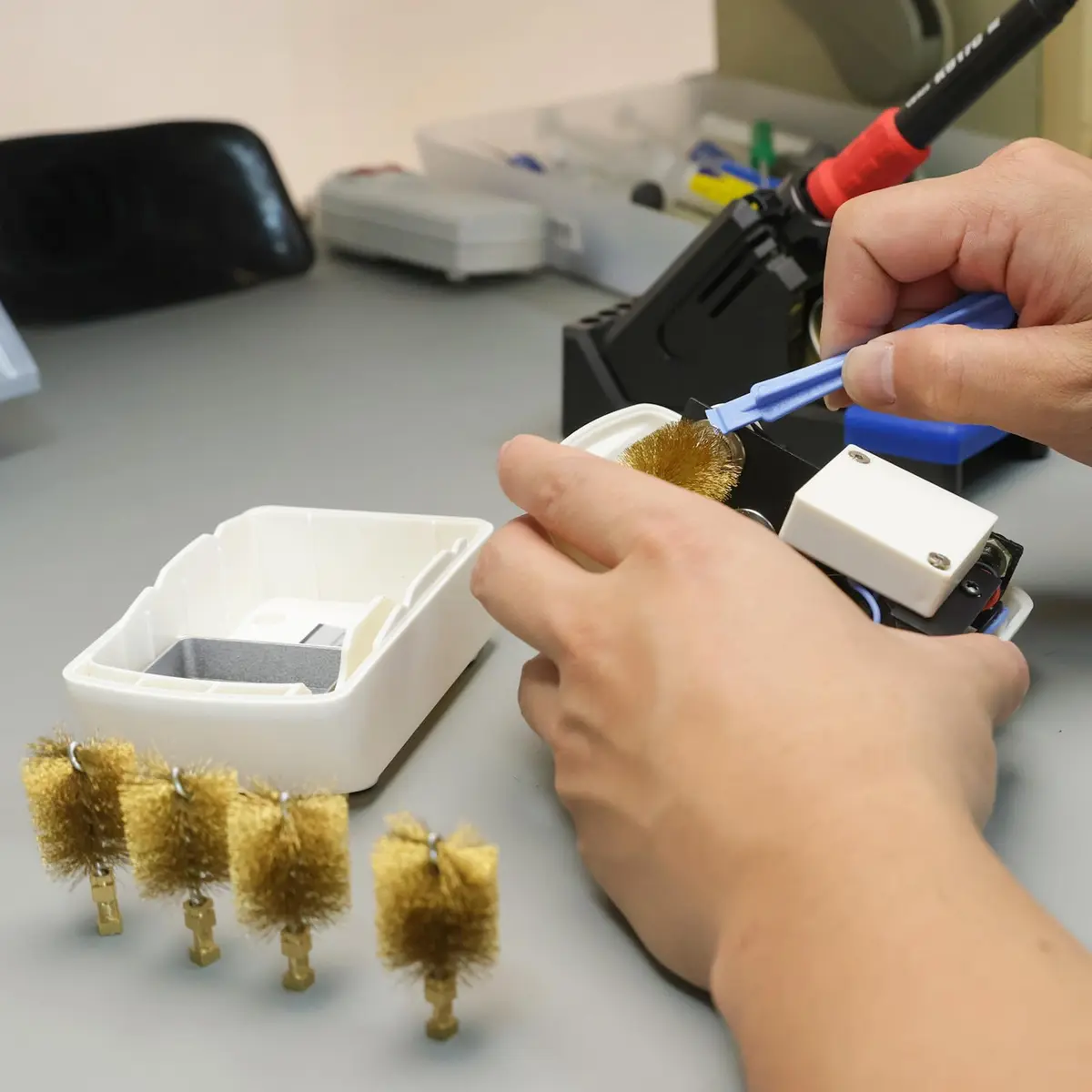 YIHUA Replacement Brass Wool Brushes Set (3 Pairs/6 Brushes) for YIHUA 200C & 200W | Brass Lab Cleaning Tool - view 2