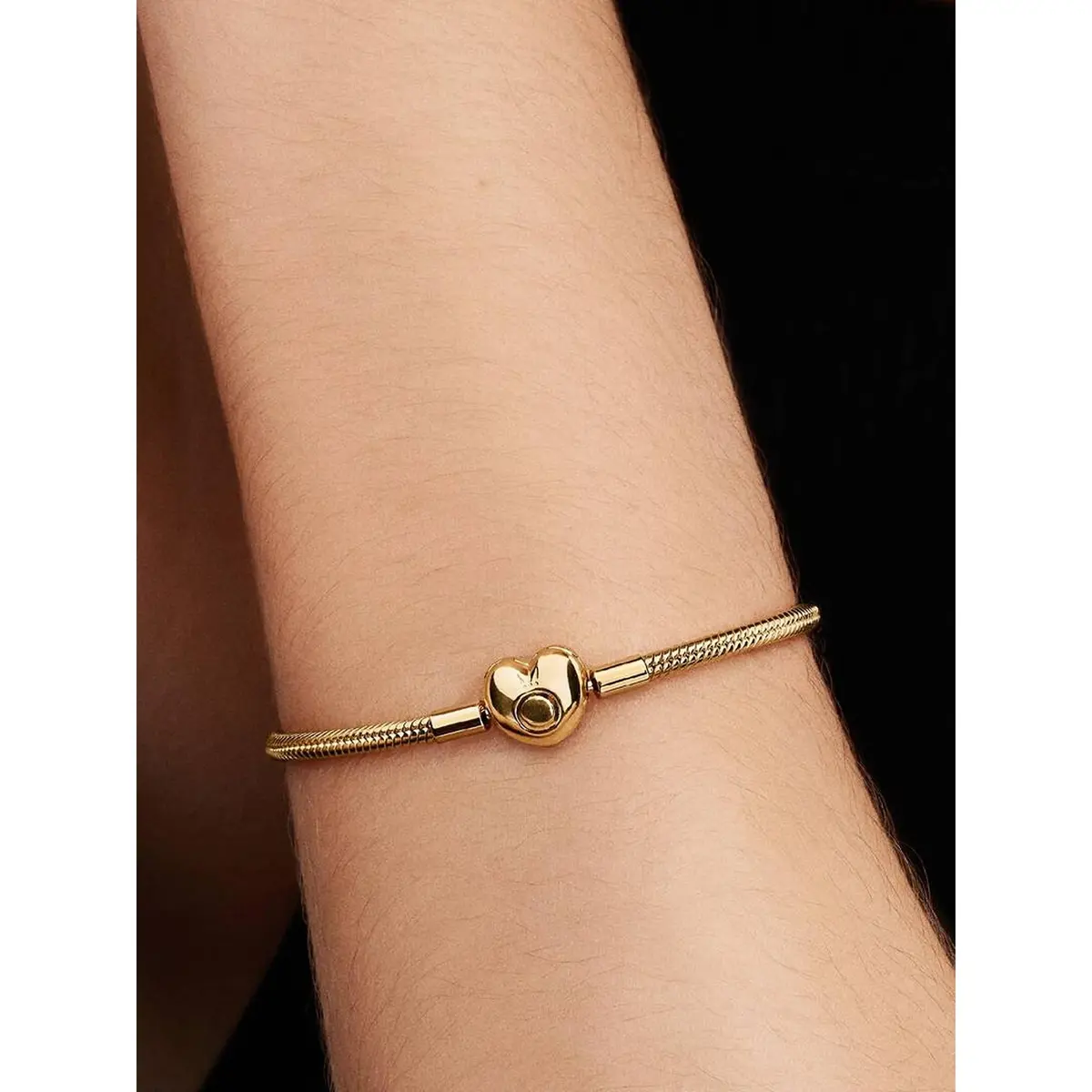 PANDORA Moments Engravable Heart Clasp Snake Chain Bracelet, 6.7" | Heart-shaped Clasp & 14k Gold Plated - view 6