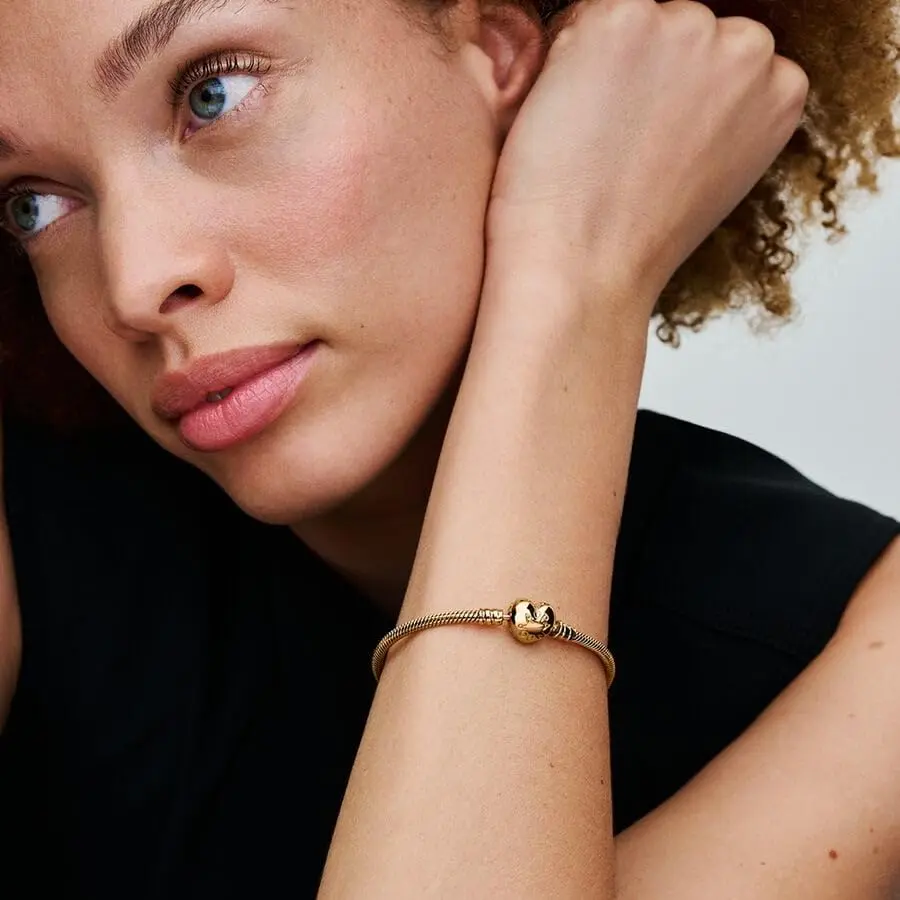 PANDORA Moments Engravable Heart Clasp Snake Chain Bracelet, 6.7" | Heart-shaped Clasp & 14k Gold Plated - view 2