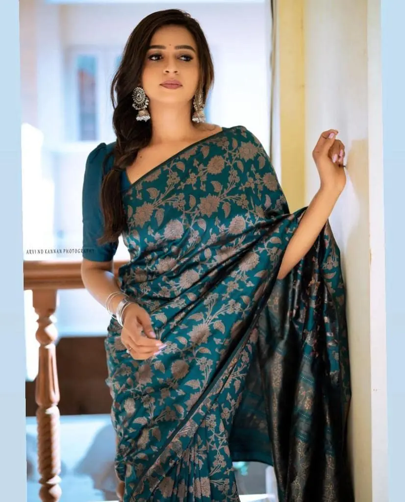 Avantika Fashion Women's Kanjivaram Semi Silk Banarasi Saree | Jacquard Zari Work, 5.3m - view 6
