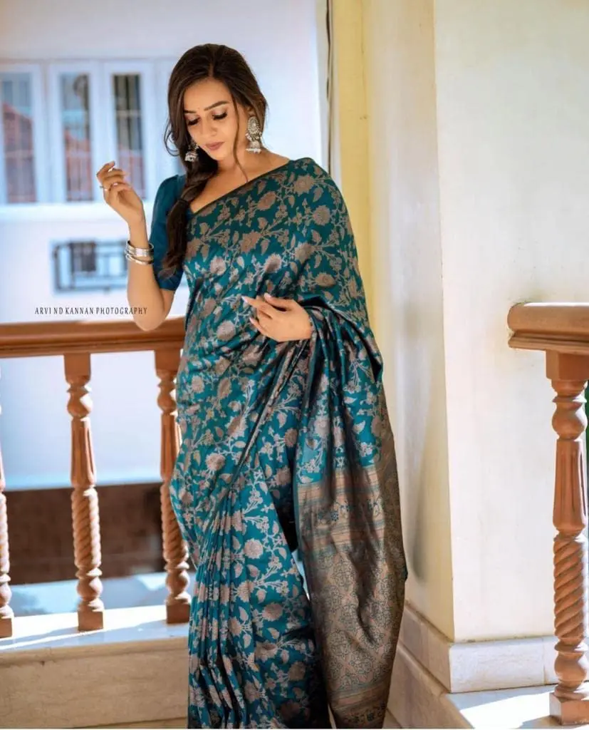 Avantika Fashion Women's Kanjivaram Semi Silk Banarasi Saree | Jacquard Zari Work, 5.3m - view 3