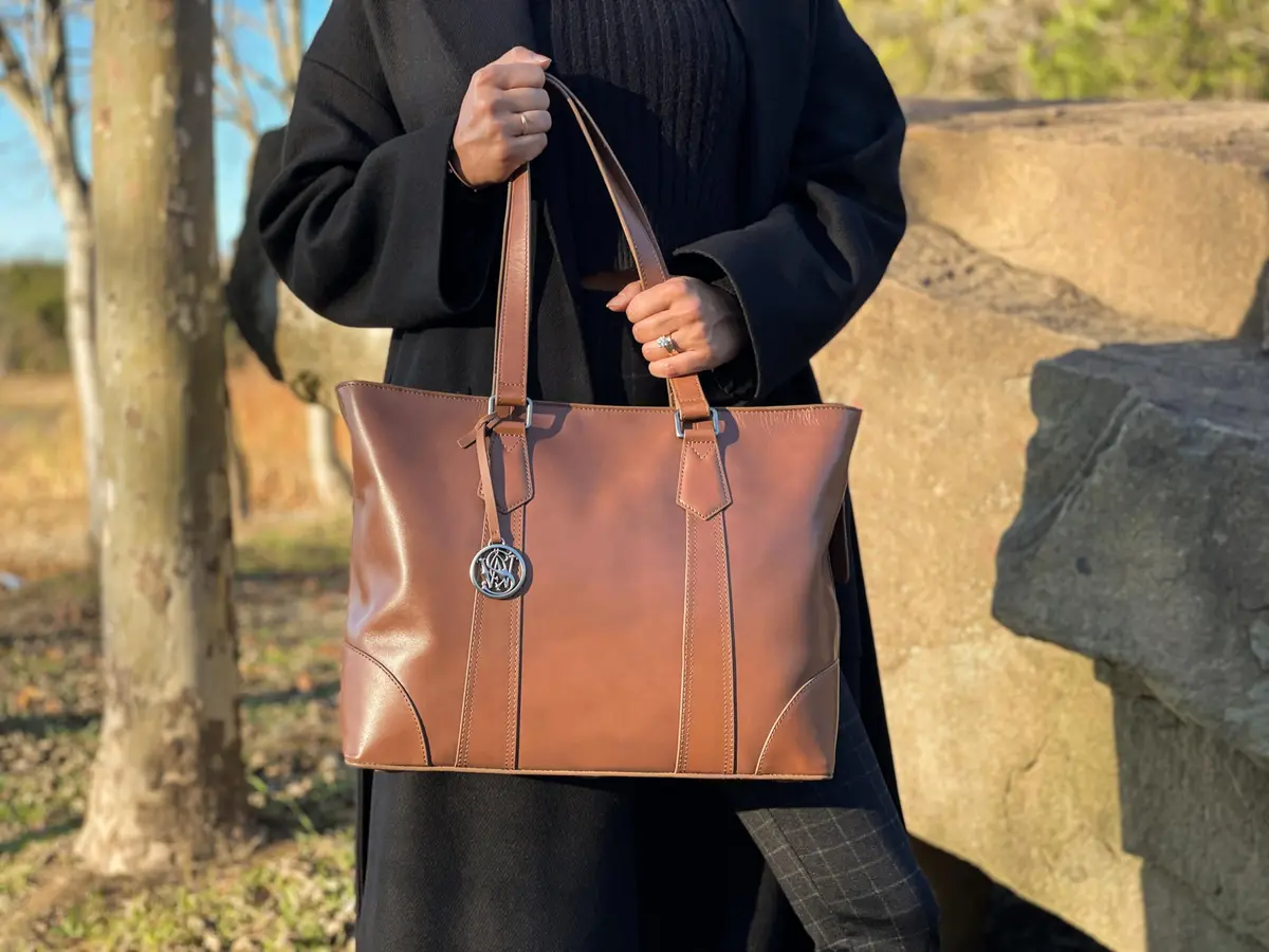 Rugged Rare Smith & Wesson Travel Tote – Concealed Carry Leather Bag 10x13x5 in | Secure CCW Compartment - main product image