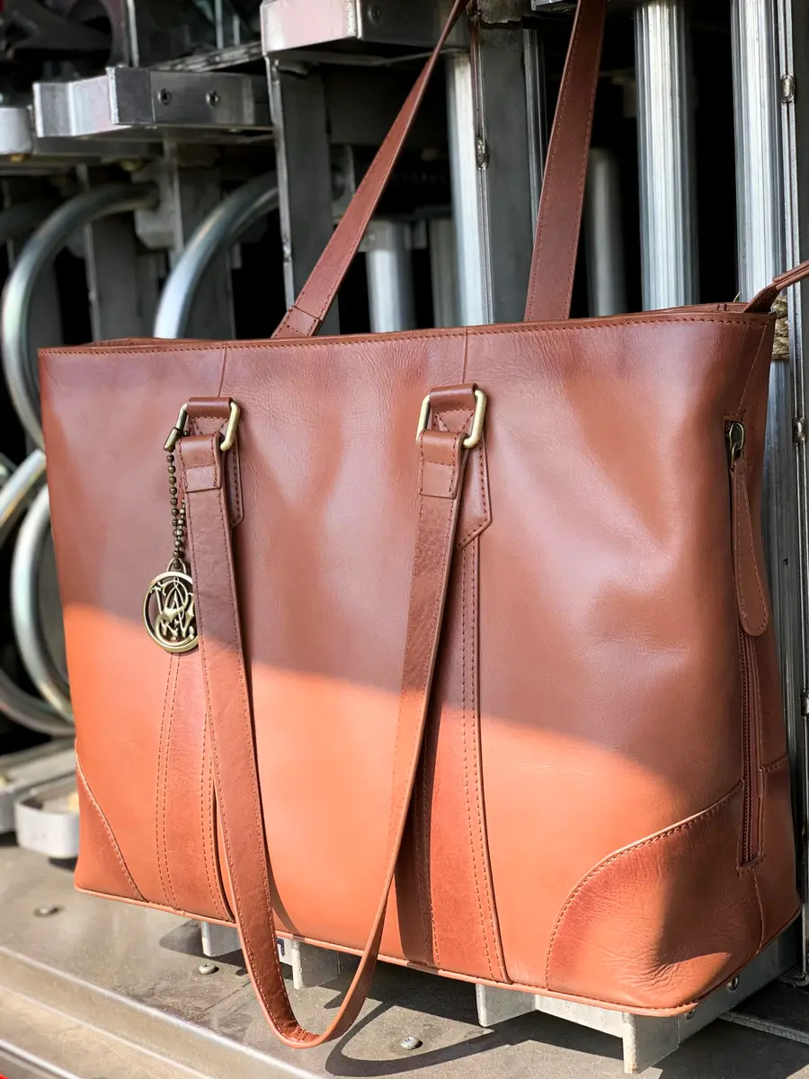 Rugged Rare Smith & Wesson Travel Tote – Concealed Carry Leather Bag 10x13x5 in | Secure CCW Compartment - view 6