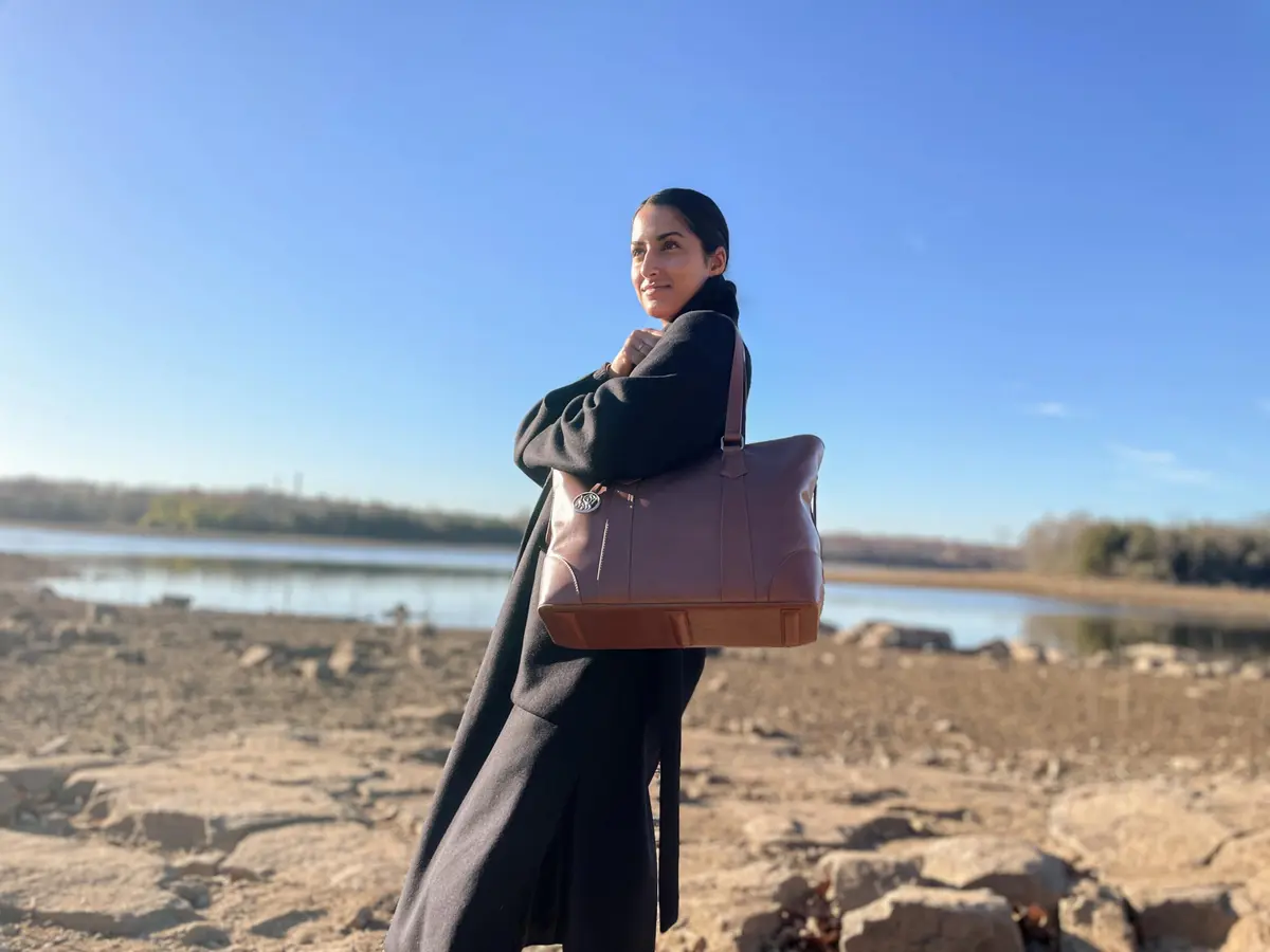 Rugged Rare Smith & Wesson Travel Tote – Concealed Carry Leather Bag 10x13x5 in | Secure CCW Compartment - view 2